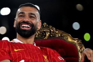 这不滑跪庆祝詹俊：终于续约啦！！期待周日红军能触底反弹！