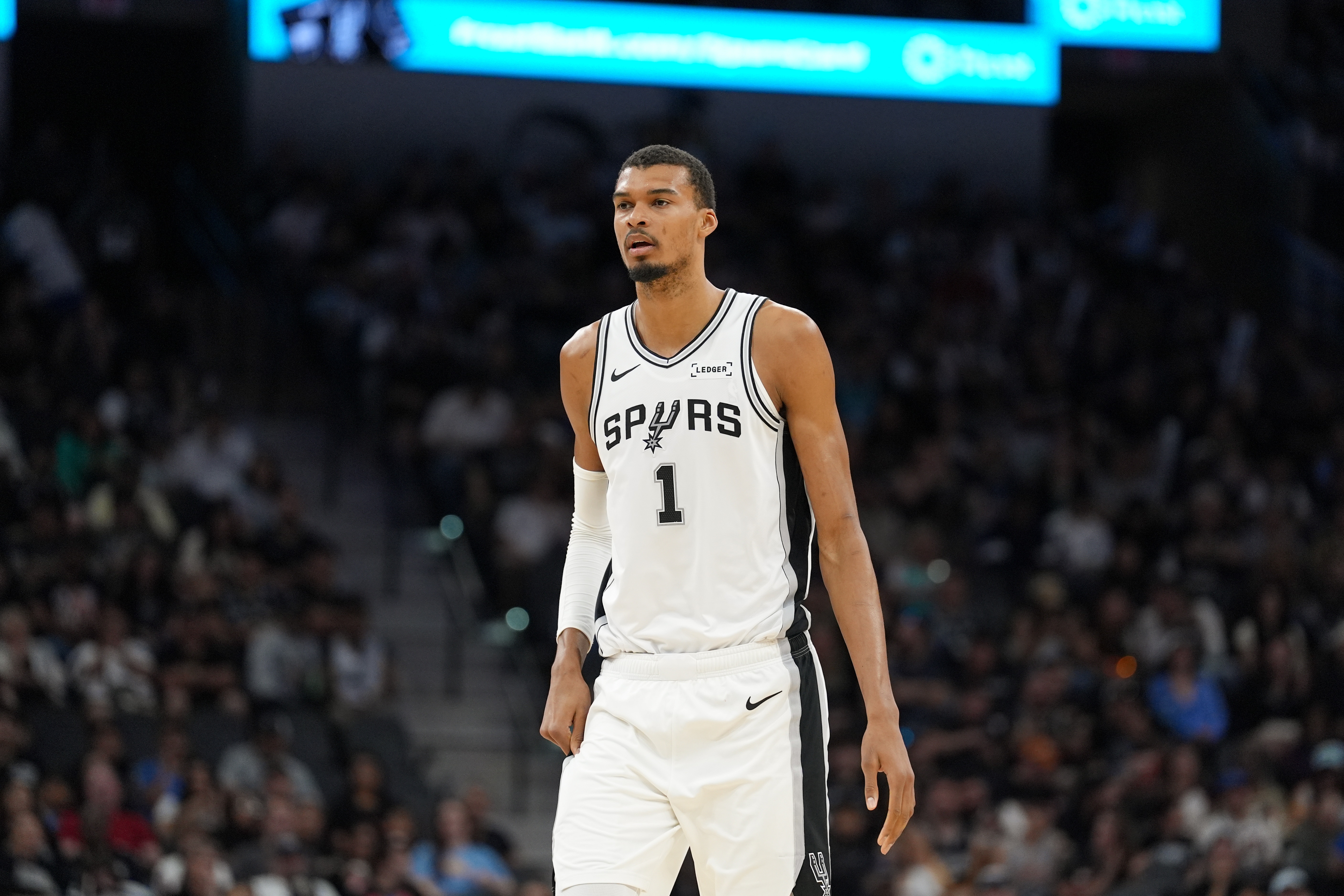 2026世界杯买球平台-复出狂轰32+12+8+2+4！文班近5战合砍165分57板19帽 比肩06年姚明