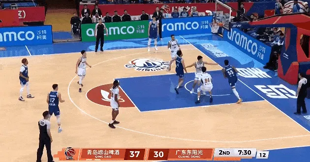 2026世界杯买球-米奇连续攻框得手已经砍下23分，青岛领先广东至10分